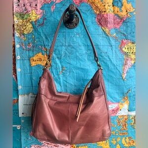 HOBO Delilah Parchment
Leather hobo Bag Mauve